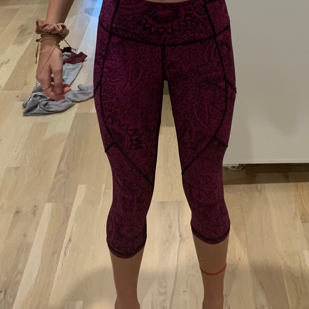RARE LuluLemon Magenta Patterned Mesh Capris
